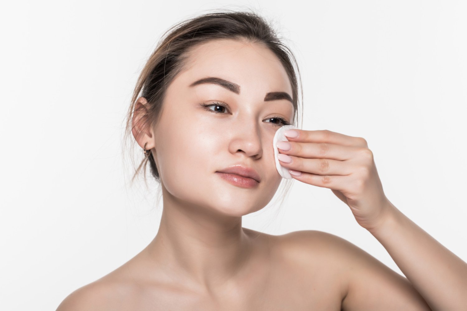 mistakes to avoid while cleansing your skin
